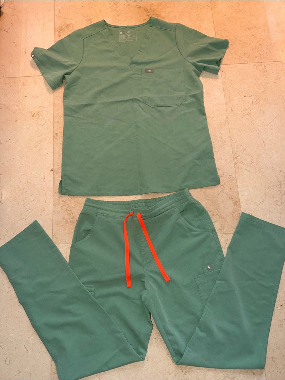 FIGS Scrub Set Catarina One-Pocket Top & Cargo Pants size S pant size M top